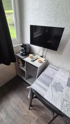 Télévision ou salle de divertissement dans l'établissement Résidence les grands horizon