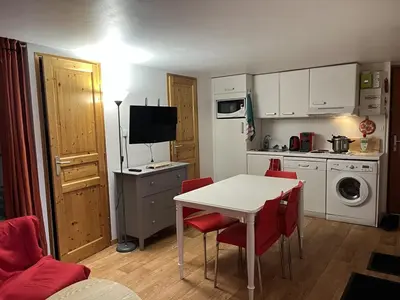 Cuisine ou kitchenette dans l'établissement Studio central au Lioran avec terrasse et parking - FR-1-787-125