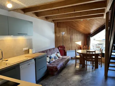 Cuisine ou kitchenette dans l'établissement Appartement duplex 6/8 pers, centre station, Le Lioran - FR-1-787-124