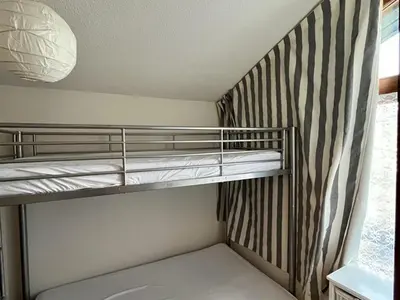 Un ou plusieurs lits dans un hébergement de l'établissement Charmant T2 avec balcon au cœur de la station - FR-1-787-126