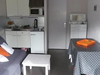 Cuisine ou kitchenette dans l'établissement Charmant T2 avec balcon au cœur de la station - FR-1-787-126