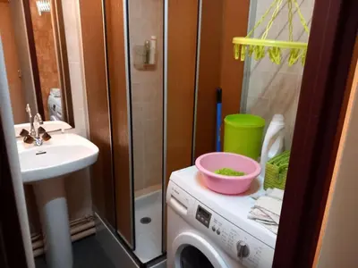 Salle de bains dans l'établissement Charmant T2 avec balcon au cœur de la station - FR-1-787-126
