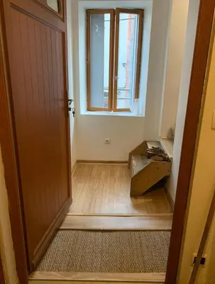 Un ou plusieurs lits dans un hébergement de l'établissement Très Agreable Logement à Aubusson hypercentre, parking gratuit à proximité et changement récent de personnel