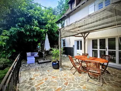 Jardin de l'établissement Maison Rocher