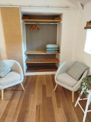 Coin salon dans l'établissement Terre de Plaisirs