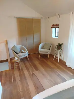 Coin salon dans l'établissement Terre de Plaisirs