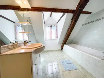 Salle de bains dans l'établissement Domaine de la Vaysse-24 Couchages