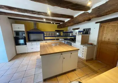 Cuisine ou kitchenette dans l'établissement Domaine de la Vaysse-24 Couchages