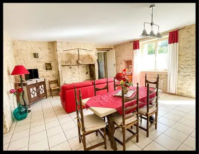 Coin salon dans l'établissement Gîte le Cantou, Martel avec piscine & jacuzzi