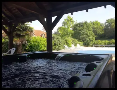 Plan de l'établissement Gîte le Cantou, Martel avec piscine & jacuzzi