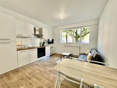 Cuisine ou kitchenette dans l'établissement T2 lumineux rue Théodore bac-DABNB