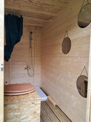 Salle de bains dans l'établissement Tente Sancy