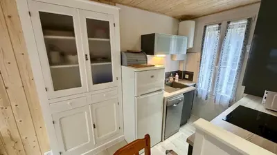 Cuisine ou kitchenette dans l'établissement Les Myrtilles Le Mont Dore 6pers