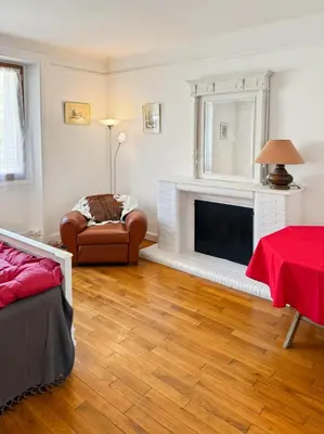 Coin salon dans l'établissement La maison des Hortensias Vic-Sur-Cère, 10 pers