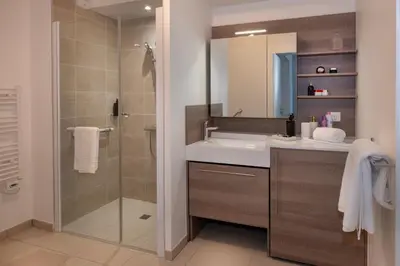 Salle de bains dans l'établissement DOMITYS - Galia