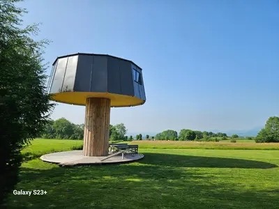 Jardin de l'établissement LOGIS LAS CROZAS Le Mousseron orientable