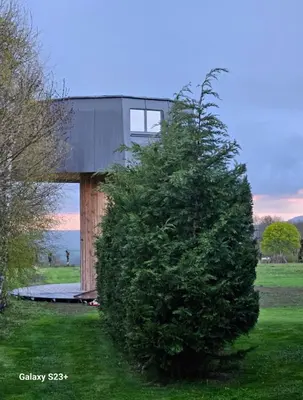 Jardin de l'établissement LOGIS LAS CROZAS Le Mousseron orientable