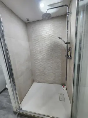 Salle de bains dans l'établissement Le Petit Gîte 15140