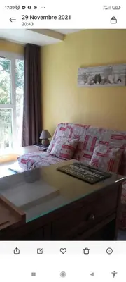 Un ou plusieurs lits dans un hébergement de l'établissement Appt au lioran à Laveissiere, 6pers, 1 chambre, lits superposés et canapé
