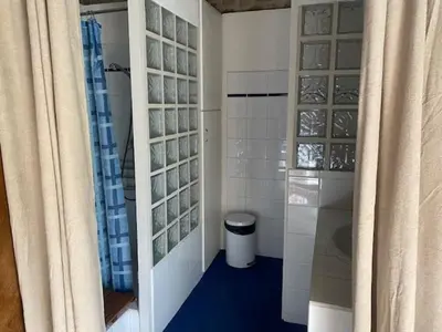 Salle de bains dans l'établissement gite meymac