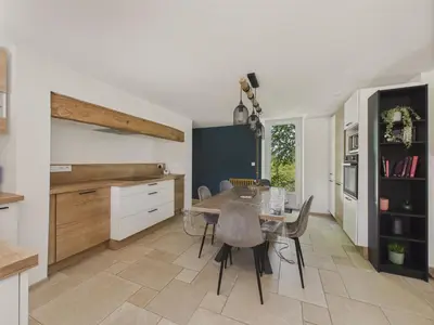 Cuisine ou kitchenette dans l'établissement Grand jardin et terrasse - maison pour 7
