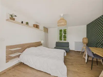 Un ou plusieurs lits dans un hébergement de l'établissement Grand jardin et terrasse - maison pour 7