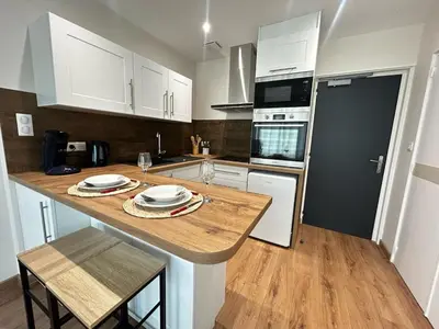 Cuisine ou kitchenette dans l'établissement La Suite Aurence, chic et calme