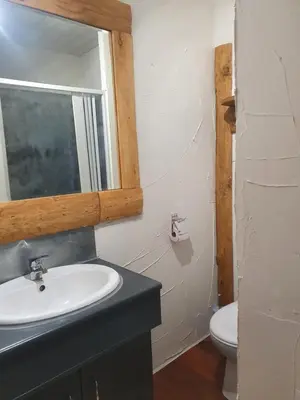 Salle de bains dans l'établissement le nid des choups on est bien la
