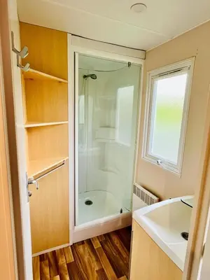 Salle de bains dans l'établissement Mobil-home 159 camping Les Clarines