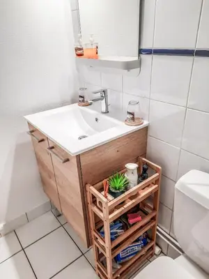 Salle de bains dans l'établissement JOLI STUDIO AVEC PARKING ET NETFLIX - Proche du palais des exposition, du stade de Beaublanc et du Zenith