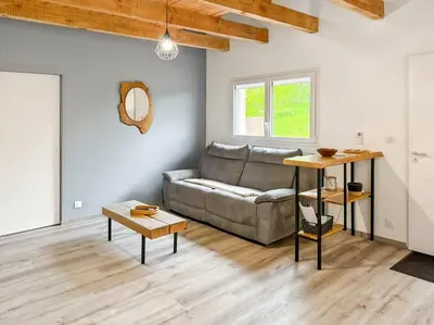 Coin salon dans l'établissement Maison au cœur de la vallée du Cantal - 2pers