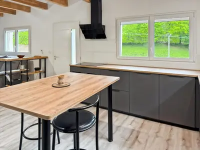 Cuisine ou kitchenette dans l'établissement Maison au cœur de la vallée du Cantal - 2pers
