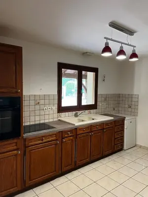 Cuisine ou kitchenette dans l'établissement Maison avec verger