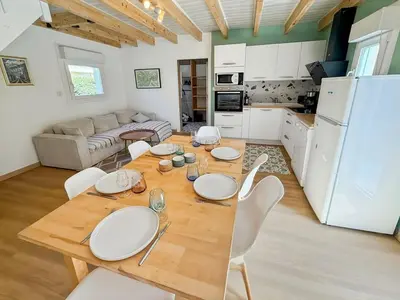 Cuisine ou kitchenette dans l'établissement Maison familiale en montagne - 6 pers - Le Lioran