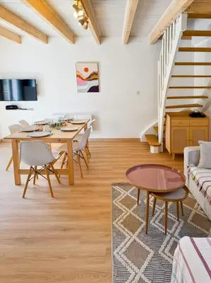 Télévision ou salle de divertissement dans l'établissement Maison familiale en montagne - 6 pers - Le Lioran