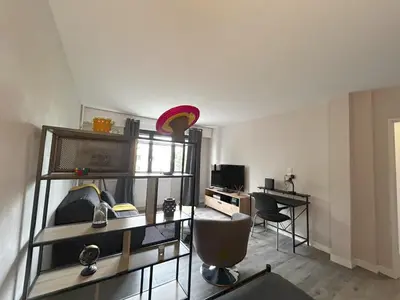 Télévision ou salle de divertissement dans l'établissement Le Sombrero, central avec parking