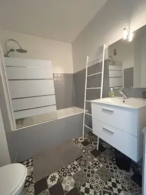 Salle de bains dans l'établissement Le Sombrero, central avec parking