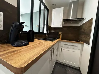 Cuisine ou kitchenette dans l'établissement La Suite Porcelaine, calme et chic