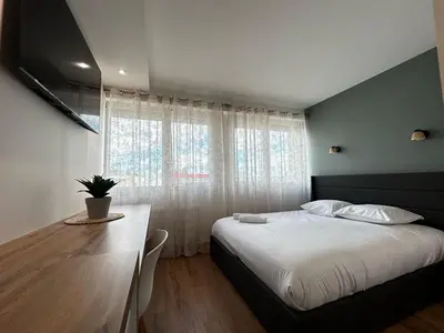 Un ou plusieurs lits dans un hébergement de l'établissement La Suite Porcelaine, calme et chic