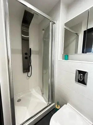 Salle de bains dans l'établissement La Suite Porcelaine, calme et chic