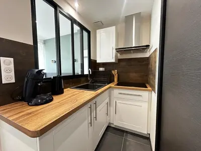 Cuisine ou kitchenette dans l'établissement La Suite Porcelaine, calme et chic