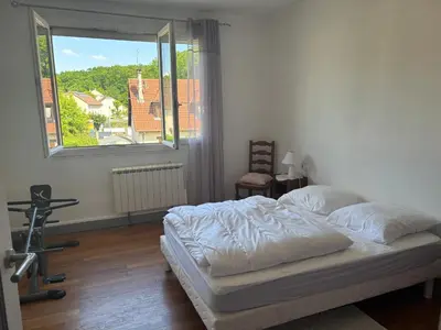 Un ou plusieurs lits dans un hébergement de l'établissement Appartement confortable avec jardin à Objat, 120 m²