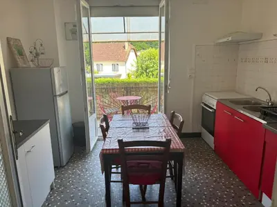 Cuisine ou kitchenette dans l'établissement Appartement confortable avec jardin à Objat, 120 m²