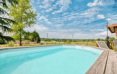 Piscine de l'établissement Superbe Maison Piscine Privée ou située à proximité