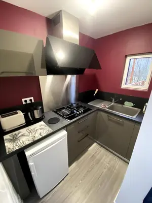 Cuisine ou kitchenette dans l'établissement Les Chemins Hauts