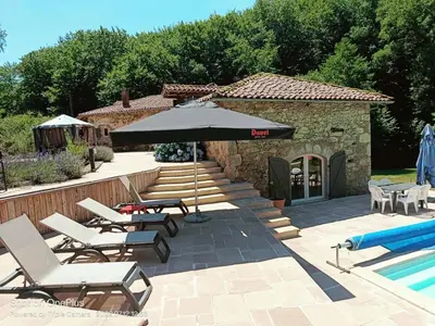 Piscine de l'établissement Moulin de Longuecoste, 11 couchages, Nature, Rivière, Piscine et Pool House ou située à proximité