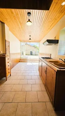 Cuisine ou kitchenette dans l'établissement Gîte de France Les jeunes années 3 épis - Gîte de France 6 personnes MAE-3553