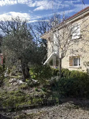 Jardin de l'établissement Les Lauriers