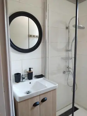 Salle de bains dans l'établissement Les Lauriers