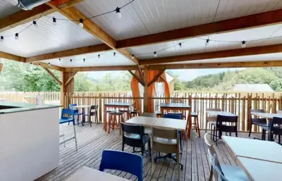 Restaurant ou autre lieu de restauration dans l'établissement ZEcamping 4 étoiles animaux acceptés tennis piscine couverte